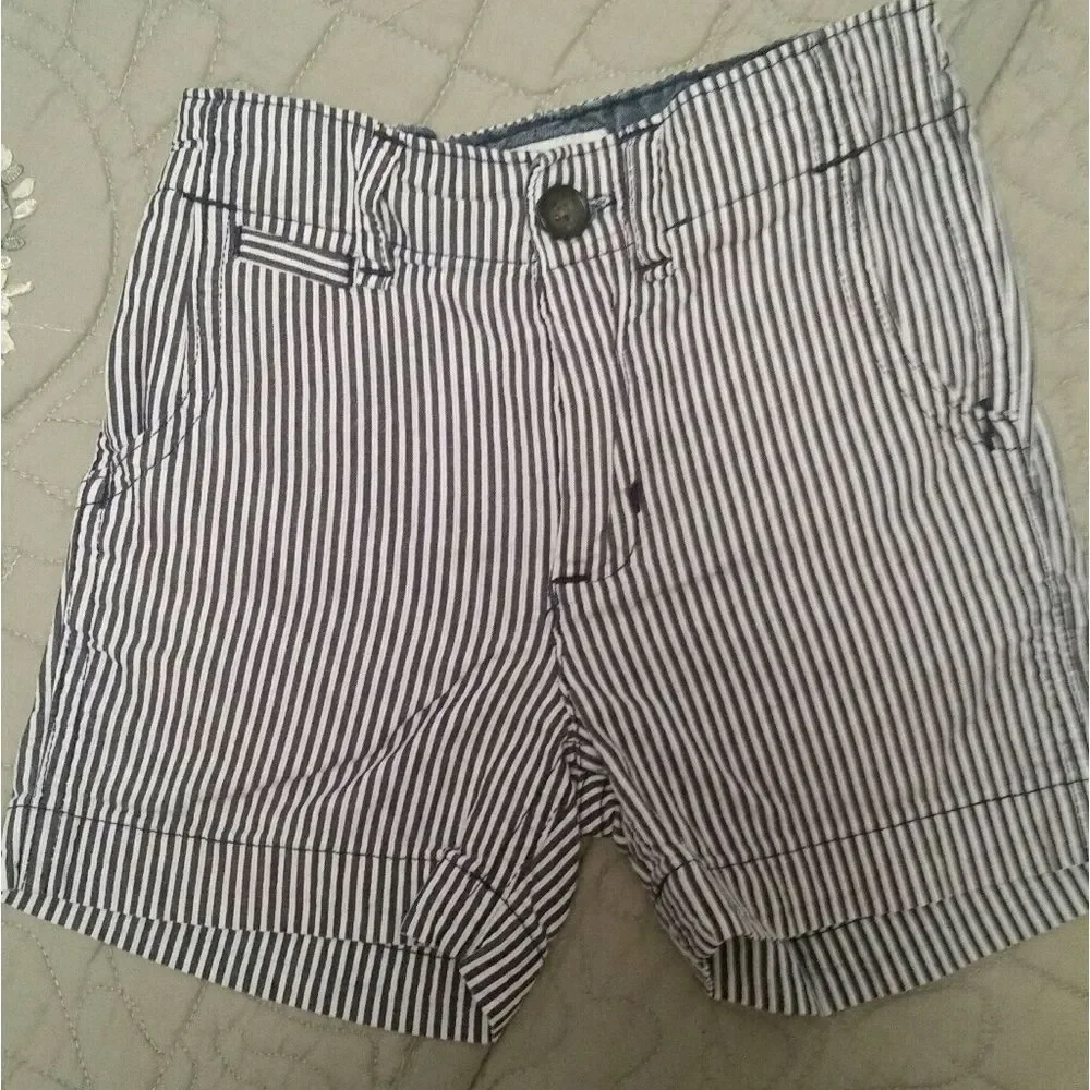 Oshkosh B'gosh boys seersucker shorts * - Picture 2 of 4